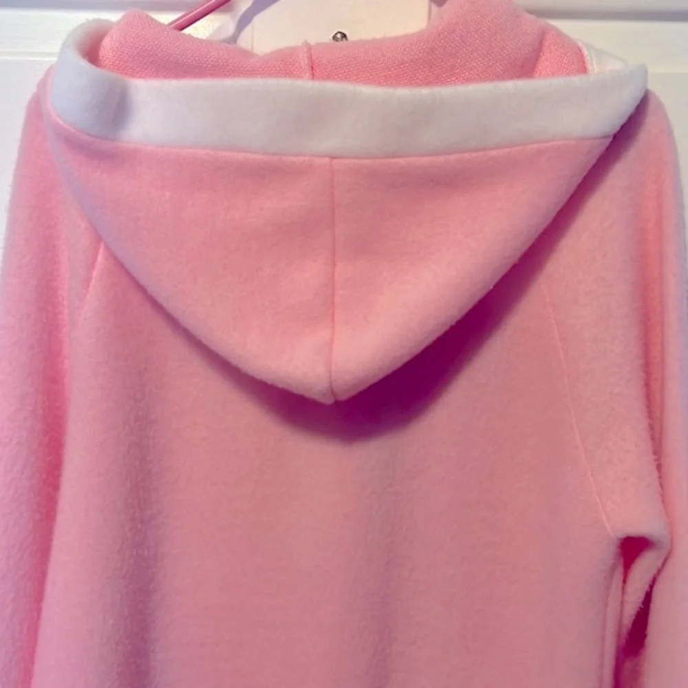 Vintage Cozy Fluffy Pink and White Hooded Bathrobe with Side Pocket. Size=Medium